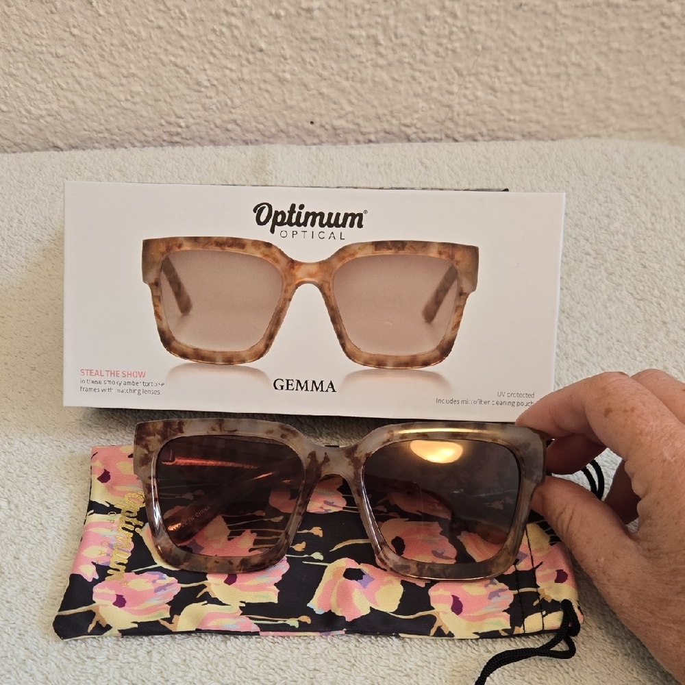 Optimum Optical NWOT Gemma Sunglasses - Brown